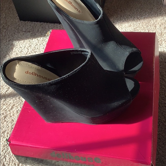 Shoe’s - Picture 4 of 6